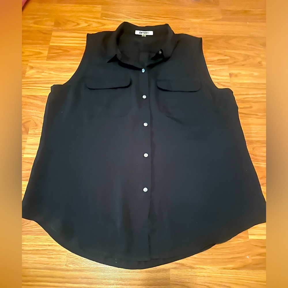 Like new DKNYC black sleeveless blouse. Size L